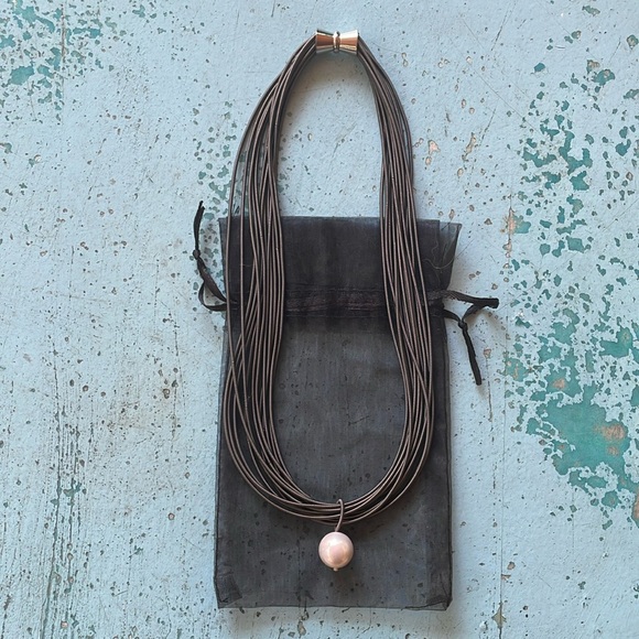 MULTISTRAND SILVER PIANO WIRE MAGNETIC 17.5" NECKLACE & PEARL BEAD PENDANT - Picture 1 of 4